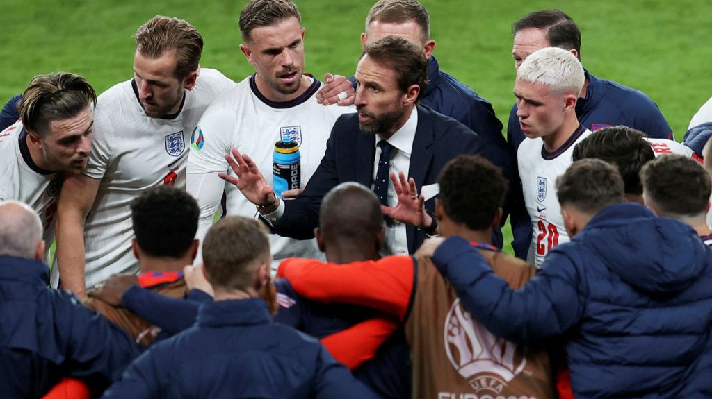 Southgate with England Squad giving a team speech on the pitch at Euro 2020